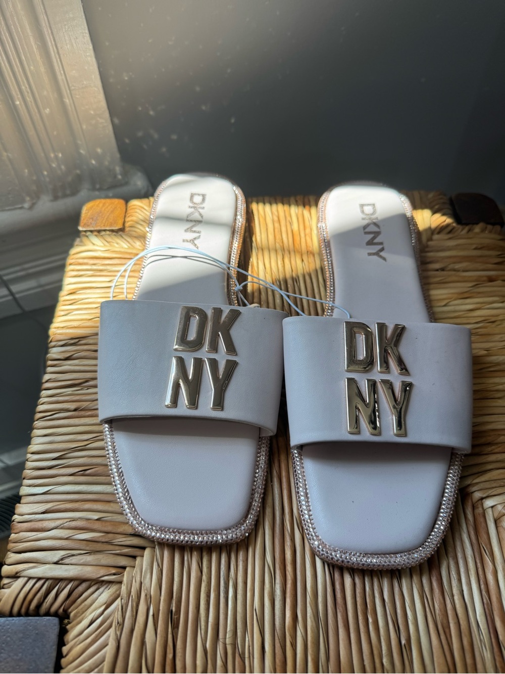 DKNY pink blush slide Sandals with rose Gold Logo Plaques size 10M